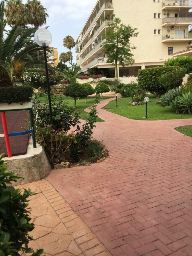 Carihuela Palace Beach Apartment Torremolinos Exterior photo