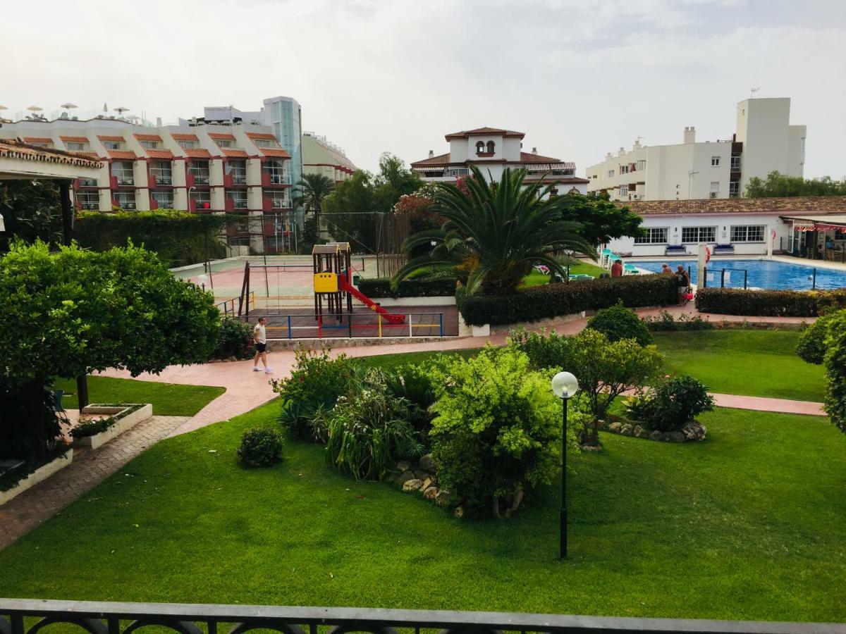 Carihuela Palace Beach Apartment Torremolinos Exterior photo
